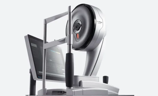 Personal Eyes 個人化視力矯正 — 以InnovEyes Sightmap光線追蹤(Ray-tracing)分析,連不對稱也加以修正 — Personal Eyes透過InnovEyes Sightmap設備的光線追蹤(Ray-tracing)分析,立體測量從角膜地形圖到整體眼睛的視覺資訊後,採用可修正不規則切削與不對稱區域的客製化設計。相較於仰賴平均化數據的傳統波前像差(Wavefront)分析,光線追蹤技術能逐點追蹤光線路徑,達到更精準的矯正。藉此提升中央視力的清晰度,減少夜間駕駛時的眩光,營造更均勻、乾淨的視野。